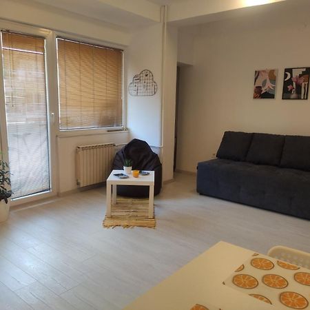 City Center White Apartment! Скопие Екстериор снимка