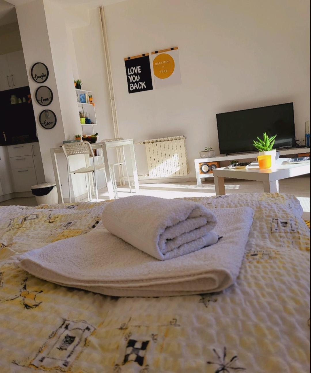 City Center White Apartment! Скопие Екстериор снимка