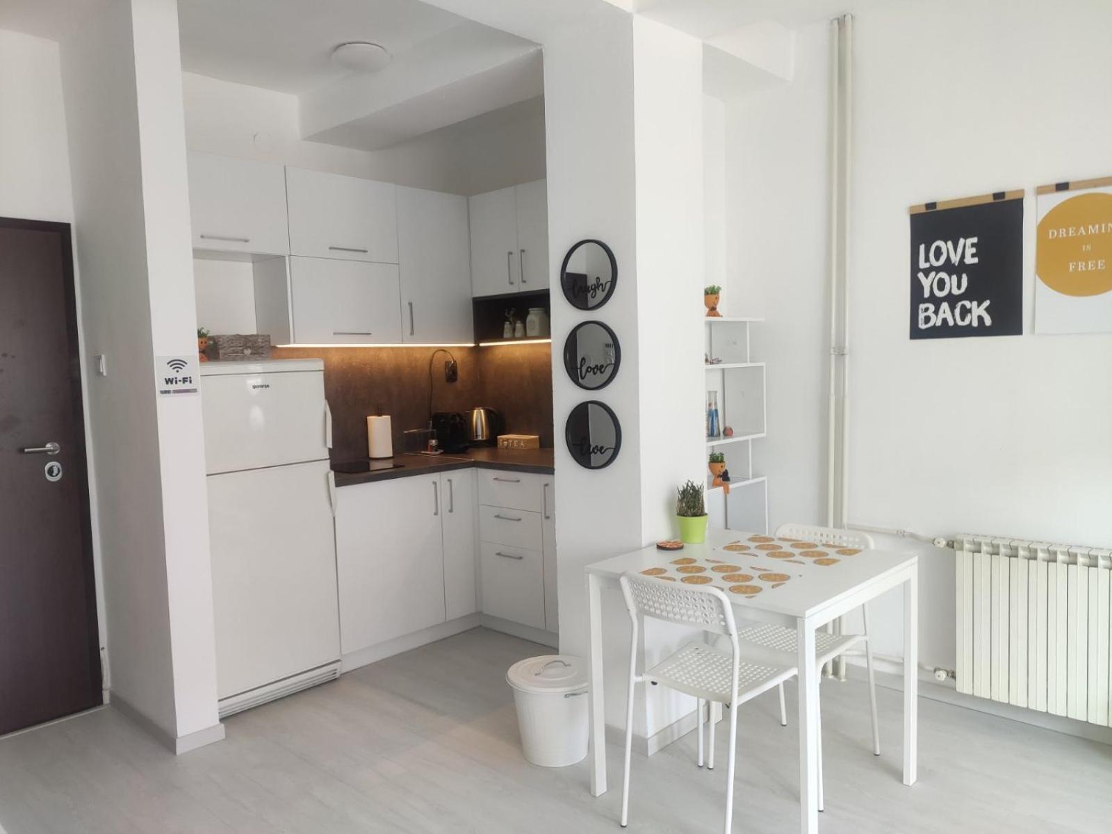 City Center White Apartment! Скопие Екстериор снимка