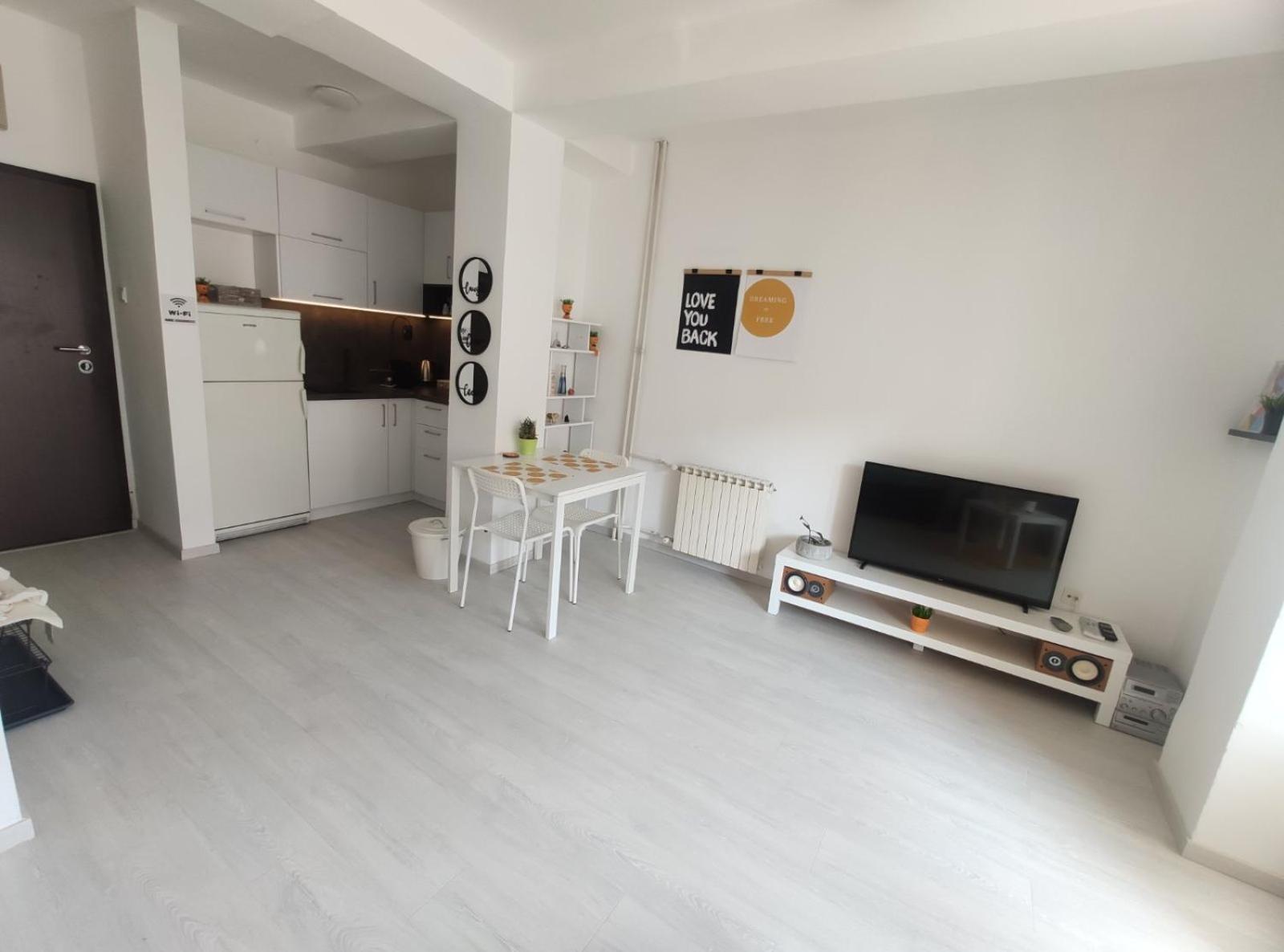 City Center White Apartment! Скопие Екстериор снимка