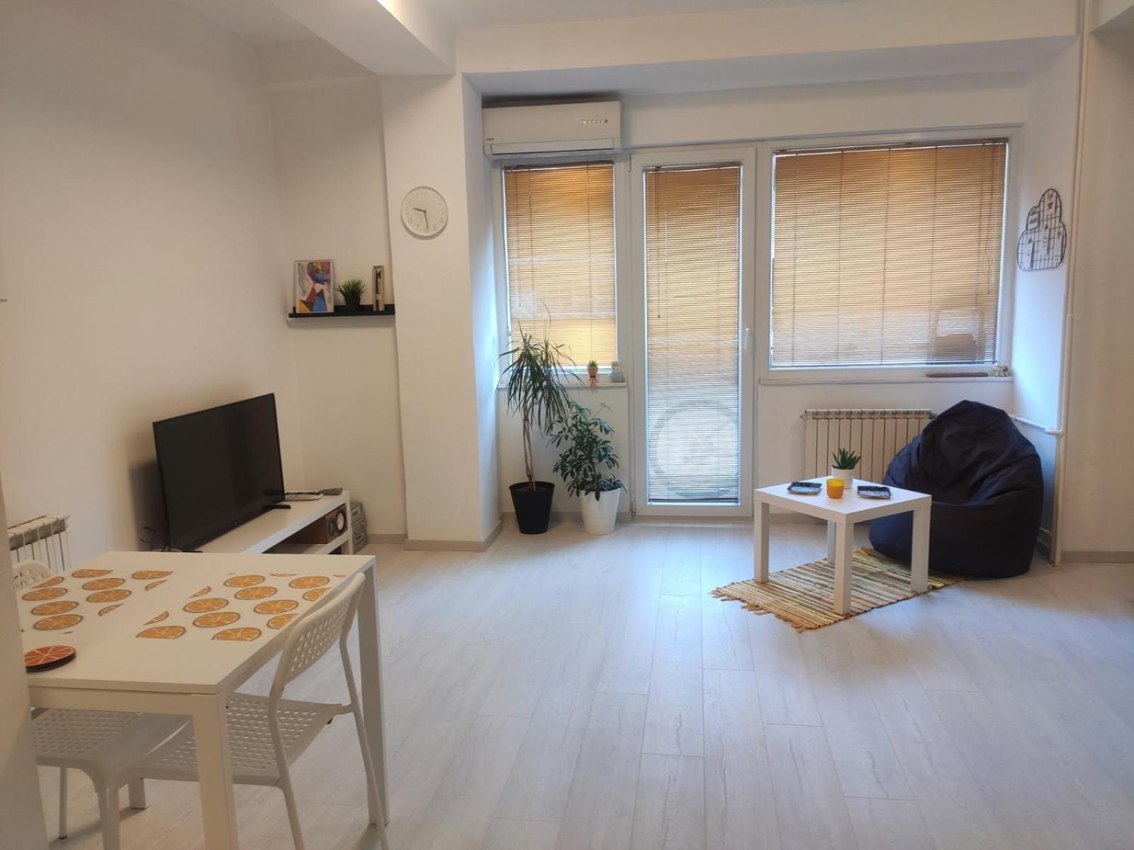 City Center White Apartment! Скопие Екстериор снимка